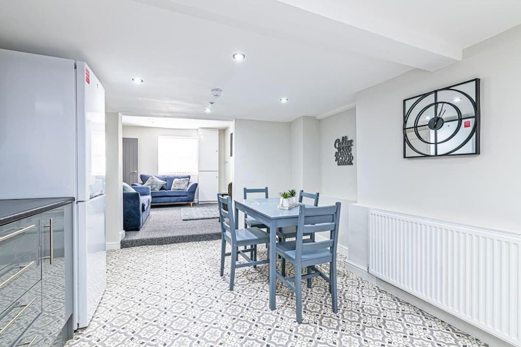 Luxury 5 Bedroom Holiday Home Within Prescot Esterno foto