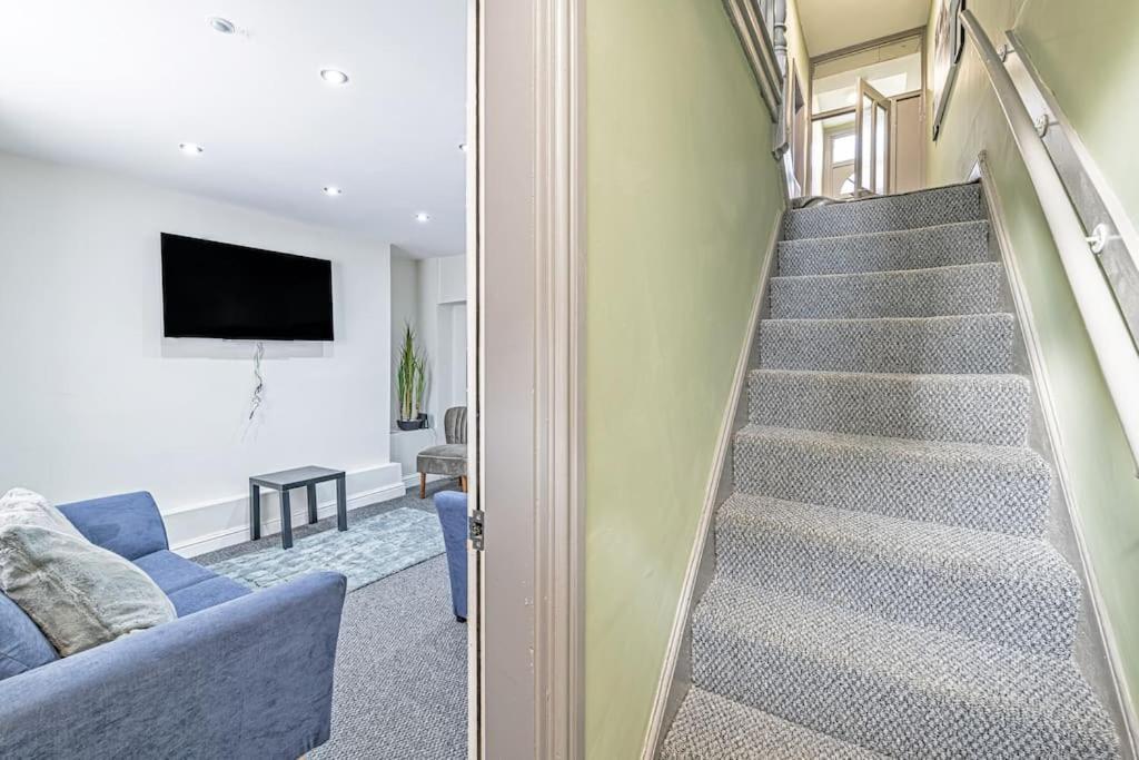 Luxury 5 Bedroom Holiday Home Within Prescot Esterno foto